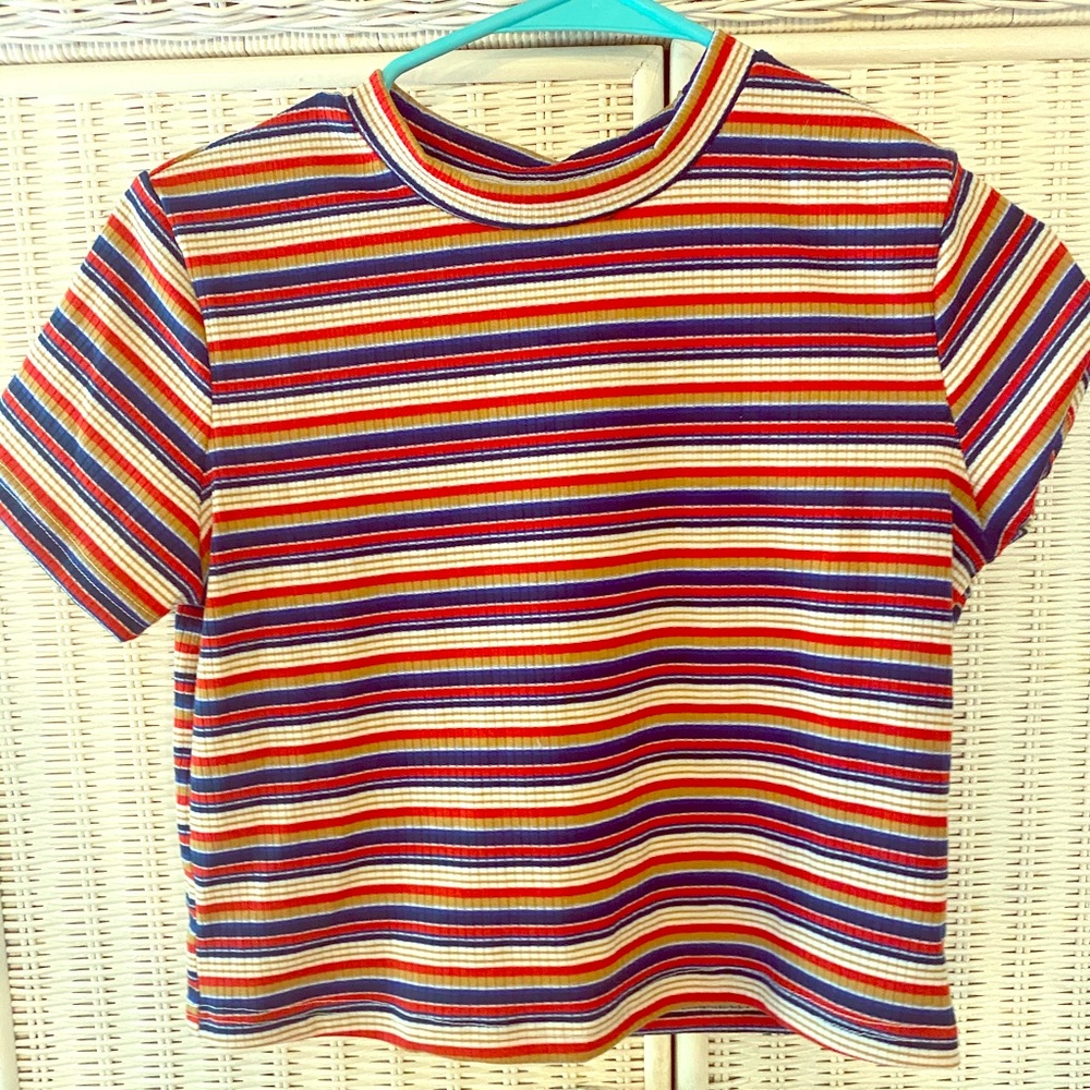 ‘90s style striped crop top